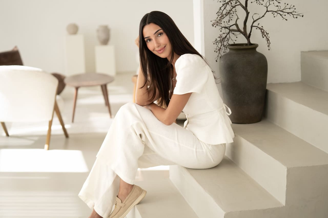 Kids life coach Aylin Yonca smiling outdoors — in-person coaching in Berlin and online for families in Germany and Dubai